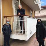 C�� per� chi gli d� sempre una mano. Come la 39enne Marianna (a destra) o la �new entry� Enza Lopraino, di 50 anni (a sinistra). �Ho incontrato questo gruppo a giugno � ci dice quest�ultima -: quando ho saputo ci� ho dato la mia disponibilit� per aiutare gli altri�